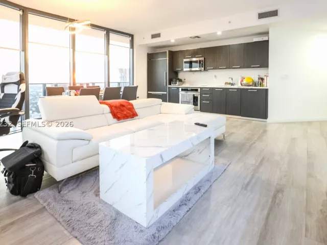 3-bedroom condo for sale in Miami - 55 SW 9th St 3906 - MondialRealty