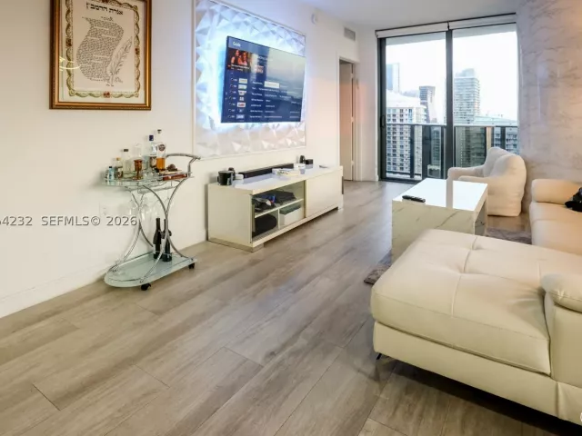 3-bedroom condo for sale in Miami - 55 SW 9th St 3906 - MondialRealty