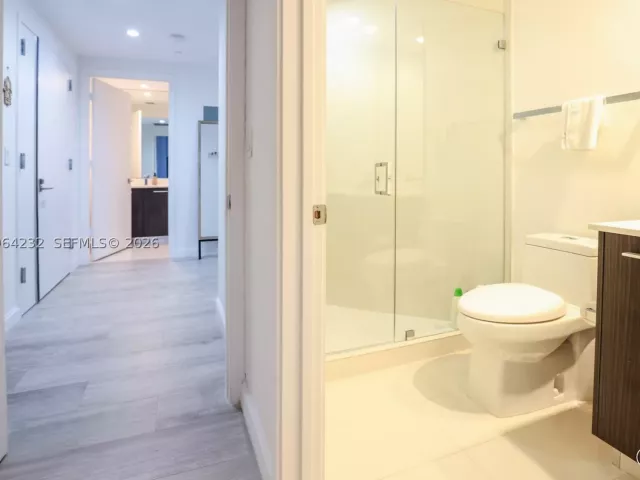 3-bedroom condo for sale in Miami - 55 SW 9th St 3906 - MondialRealty