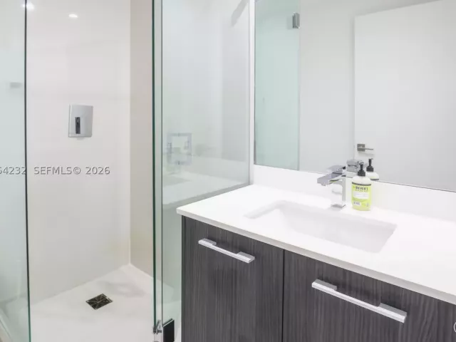 3-bedroom condo for sale in Miami - 55 SW 9th St 3906 - MondialRealty