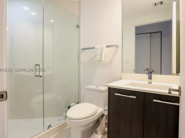 3-bedroom condo for sale in Miami - 55 SW 9th St 3906 - MondialRealty