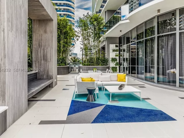 3-bedroom condo for sale in Miami - 55 SW 9th St 3906 - MondialRealty