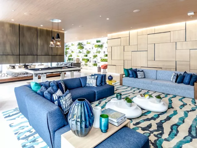 3-bedroom condo for sale in Miami - 55 SW 9th St 3906 - MondialRealty