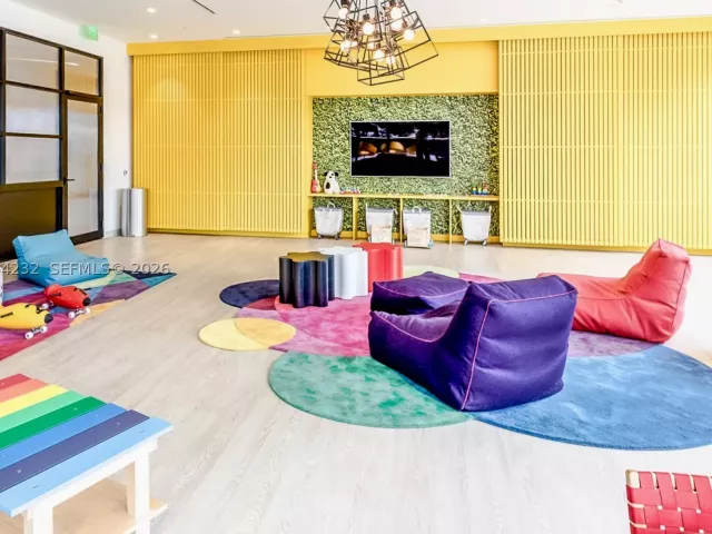 3-bedroom condo for sale in Miami - 55 SW 9th St 3906 - MondialRealty