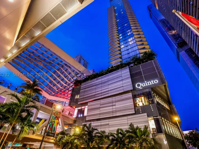 3-bedroom condo for sale in Miami - 55 SW 9th St 3906 - MondialRealty
