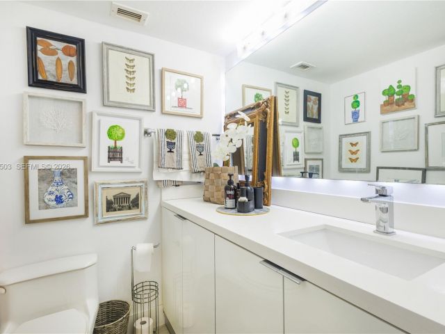 Apartment for sale  Unit #302 - photo 7426059