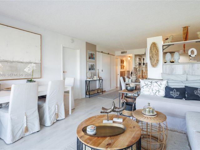 Apartment for sale  Unit #302 - photo 7426068