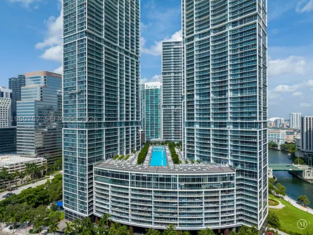 2-bedroom condo for sale in Miami - 475 Brickell Ave 3513 - MondialRealty
