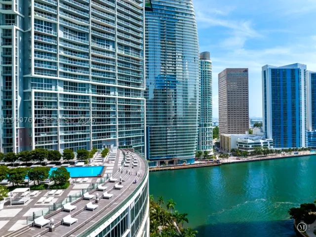 2-bedroom condo for sale in Miami - 475 Brickell Ave 3513 - MondialRealty