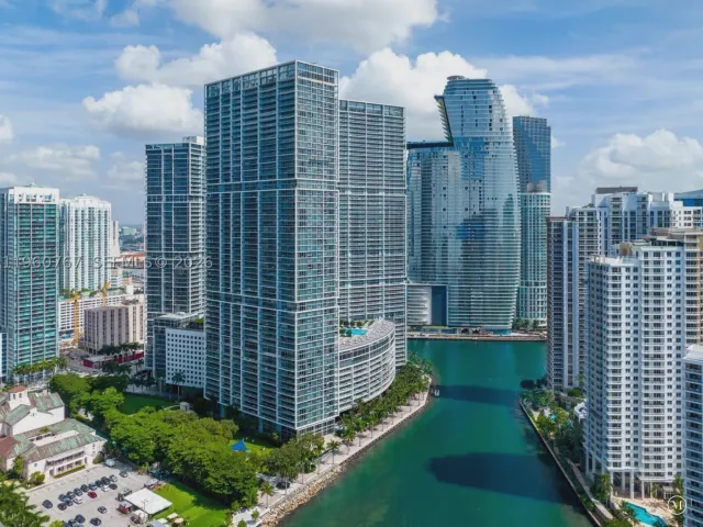 2-bedroom condo for sale in Miami - 475 Brickell Ave 3513 - MondialRealty