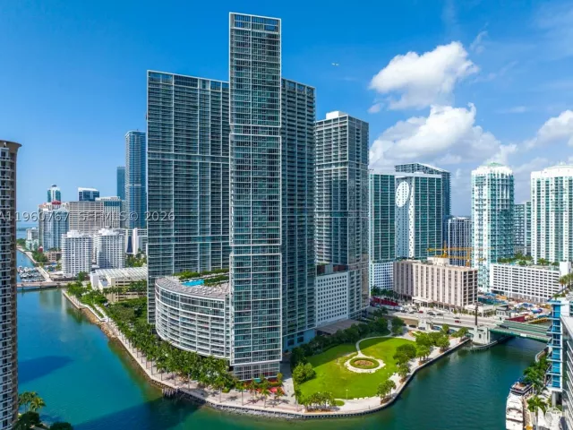 2-bedroom condo for sale in Miami - 475 Brickell Ave 3513 - MondialRealty