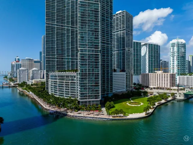 2-bedroom condo for sale in Miami - 475 Brickell Ave 3513 - MondialRealty