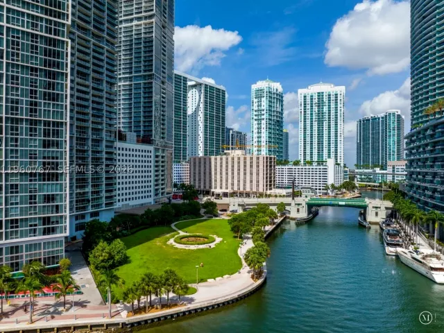 2-bedroom condo for sale in Miami - 475 Brickell Ave 3513 - MondialRealty