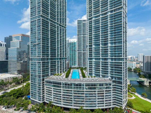 2-bedroom condo for sale in Miami - 475 Brickell Ave 3513 - MondialRealty
