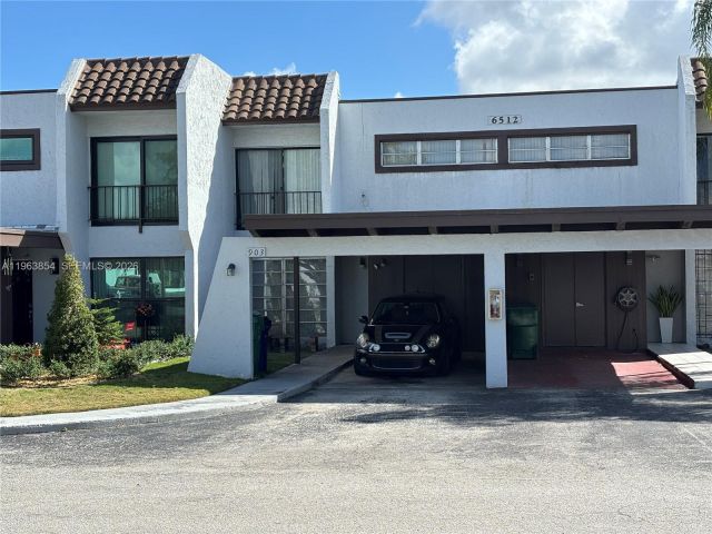 3-bedroom home for rent in Miami - 6512 KENDALE LAKES DR 903 - MondialRealty