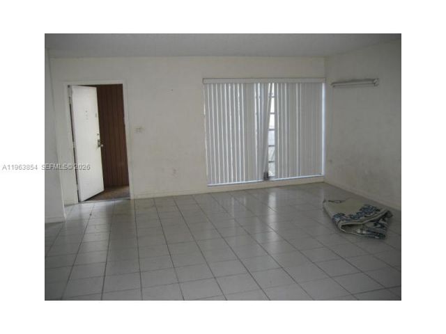 3-bedroom home for rent in Miami - 6512 KENDALE LAKES DR 903 - MondialRealty