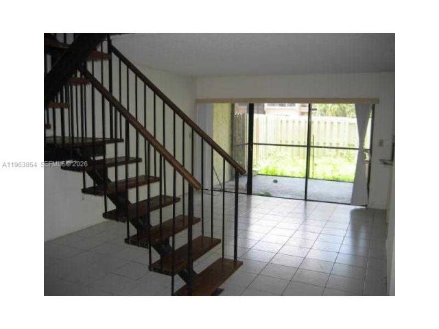 3-bedroom home for rent in Miami - 6512 KENDALE LAKES DR 903 - MondialRealty