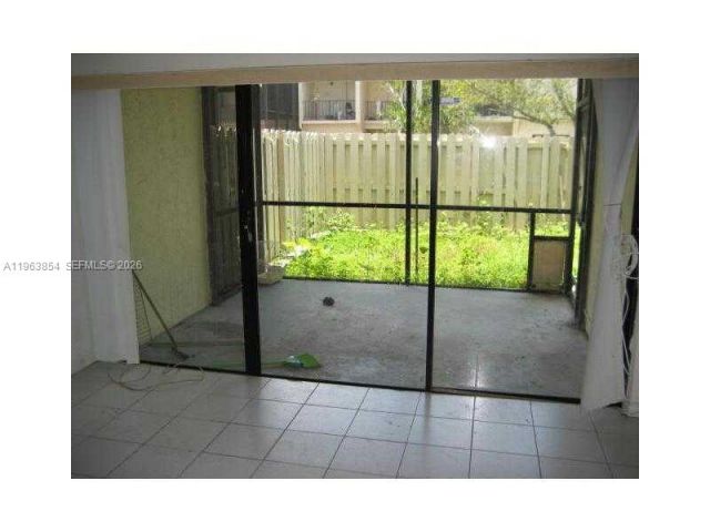 3-bedroom home for rent in Miami - 6512 KENDALE LAKES DR 903 - MondialRealty