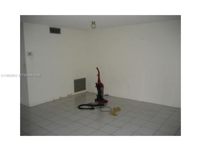 3-bedroom home for rent in Miami - 6512 KENDALE LAKES DR 903 - MondialRealty