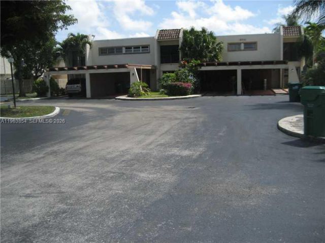 3-bedroom home for rent in Miami - 6512 KENDALE LAKES DR 903 - MondialRealty