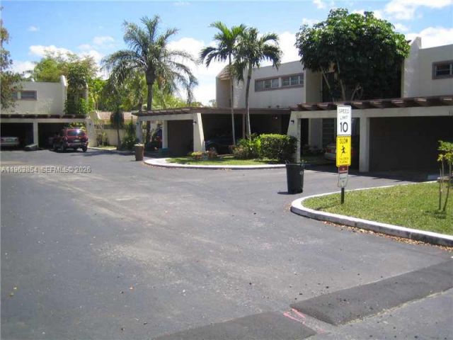 3-bedroom home for rent in Miami - 6512 KENDALE LAKES DR 903 - MondialRealty