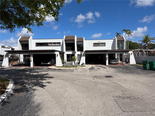 3-bedroom home for rent in Miami - 6512 KENDALE LAKES DR 903 - MondialRealty