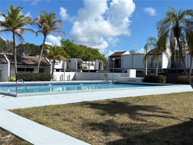 3-bedroom home for rent in Miami - 6512 KENDALE LAKES DR 903 - MondialRealty