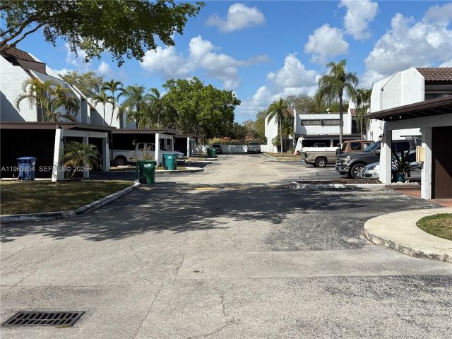 3-bedroom home for rent in Miami - 6512 KENDALE LAKES DR 903 - MondialRealty