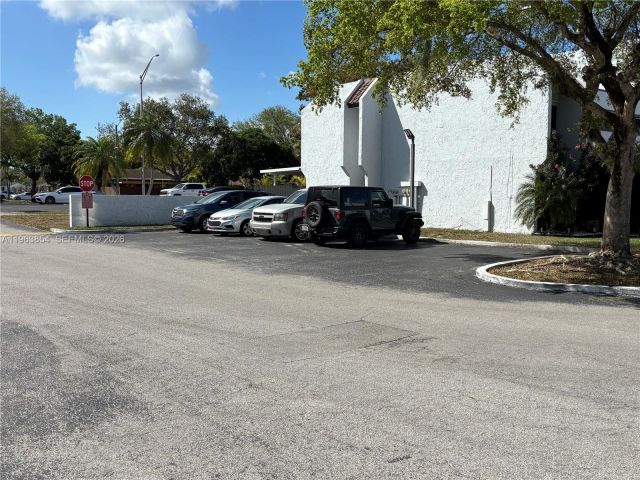 3-bedroom home for rent in Miami - 6512 KENDALE LAKES DR 903 - MondialRealty