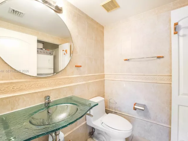 1-bedroom condo for rent in Miami Beach - 110 Washington Ave 2415 - MondialRealty