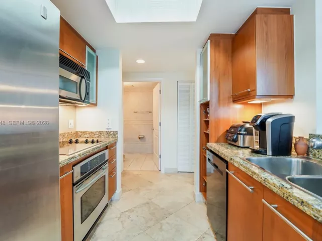1-bedroom condo for rent in Miami Beach - 110 Washington Ave 2415 - MondialRealty