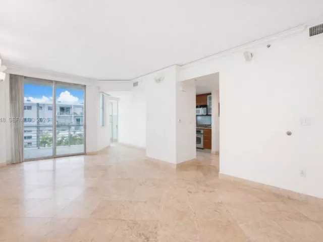 1-bedroom condo for rent in Miami Beach - 110 Washington Ave 2415 - MondialRealty