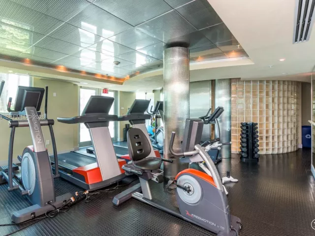 1-bedroom condo for rent in Miami Beach - 110 Washington Ave 2415 - MondialRealty