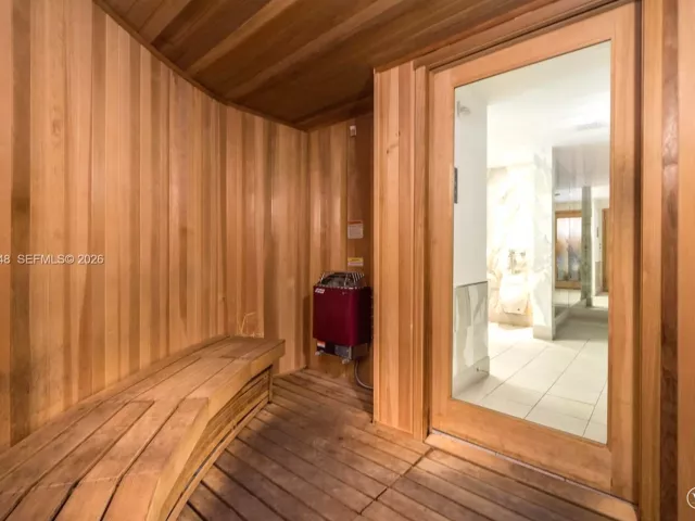 1-bedroom condo for rent in Miami Beach - 110 Washington Ave 2415 - MondialRealty