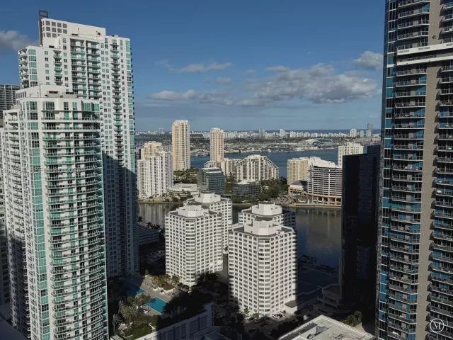 1-bedroom condo for sale in Miami - 1060 Brickell Ave 4003 - MondialRealty