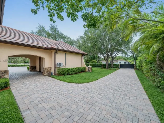 8-bedroom home for sale in Miami - 12270 SW 45th St - MondialRealty