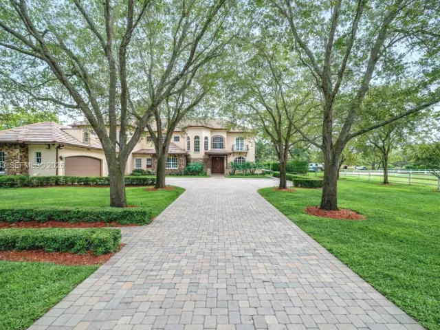 8-bedroom home for sale in Miami - 12270 SW 45th St - MondialRealty