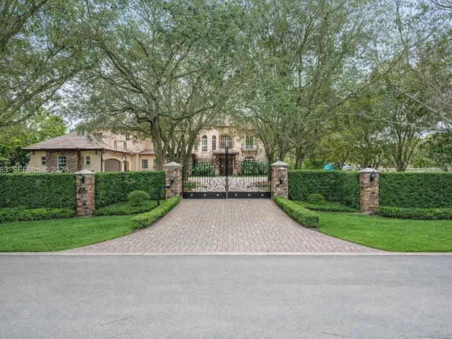 8-bedroom home for sale in Miami - 12270 SW 45th St - MondialRealty