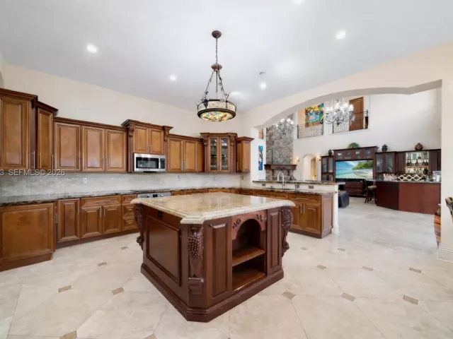 8-bedroom home for sale in Miami - 12270 SW 45th St - MondialRealty