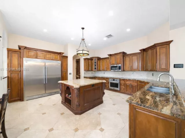 8-bedroom home for sale in Miami - 12270 SW 45th St - MondialRealty