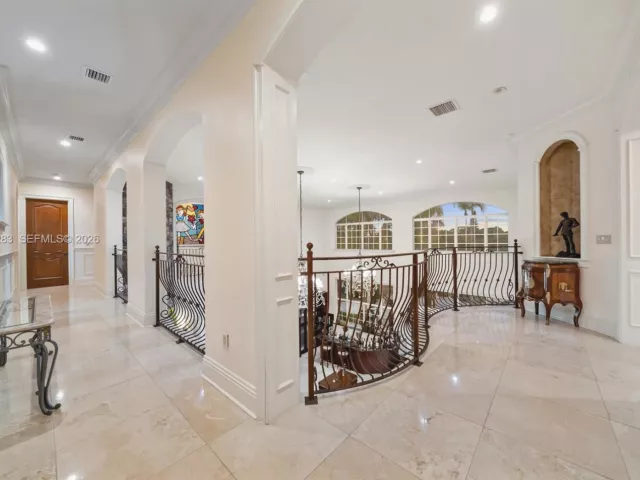 8-bedroom home for sale in Miami - 12270 SW 45th St - MondialRealty
