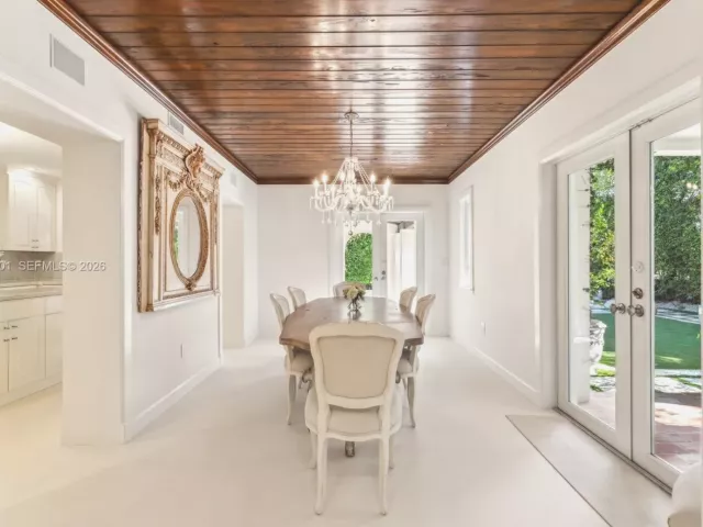 4-bedroom home for sale in Miami Beach - 5711 N Bay Rd - MondialRealty