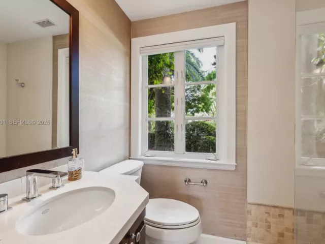 4-bedroom home for sale in Miami Beach - 5711 N Bay Rd - MondialRealty