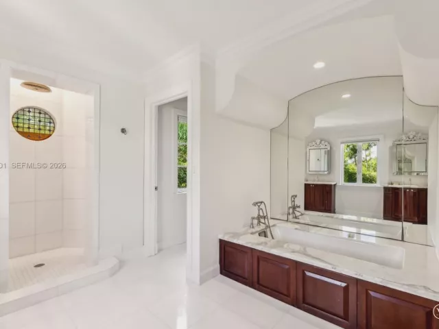 4-bedroom home for sale in Miami Beach - 5711 N Bay Rd - MondialRealty