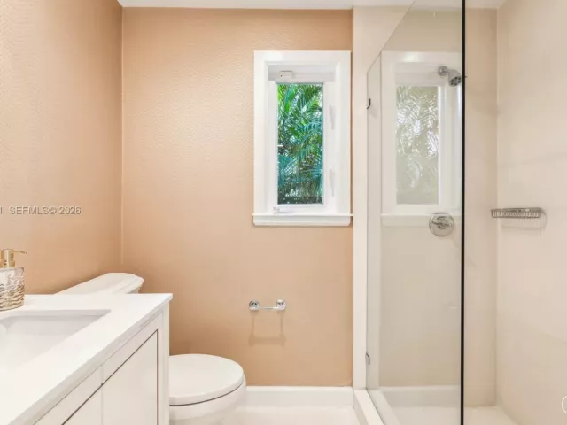 4-bedroom home for sale in Miami Beach - 5711 N Bay Rd - MondialRealty