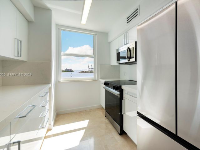 2-bedroom condo for sale in Miami Beach - 90 Alton Rd 902 - MondialRealty