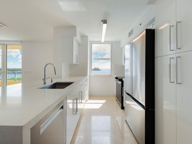 2-bedroom condo for sale in Miami Beach - 90 Alton Rd 902 - MondialRealty