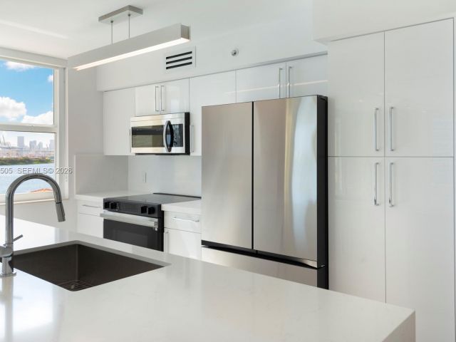 2-bedroom condo for sale in Miami Beach - 90 Alton Rd 902 - MondialRealty