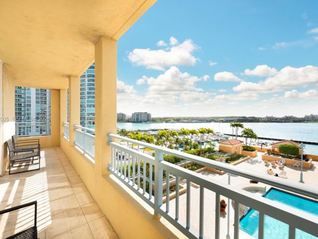 2-bedroom condo for sale in Miami Beach - 90 Alton Rd 902 - MondialRealty