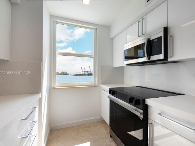 2-bedroom condo for sale in Miami Beach - 90 Alton Rd 902 - MondialRealty